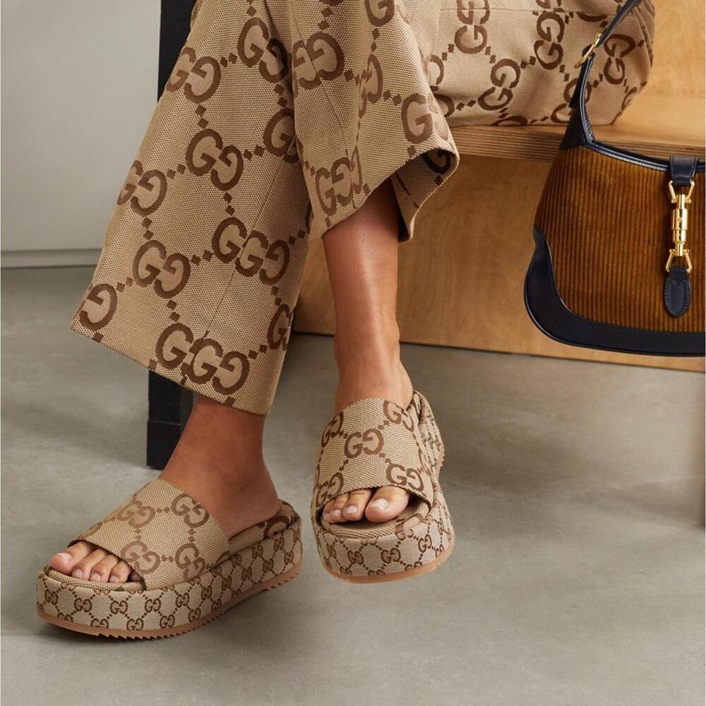 GUCCI Angelina GG Jumbo Maxi logo platform slides sandals - Picture 2 of 4